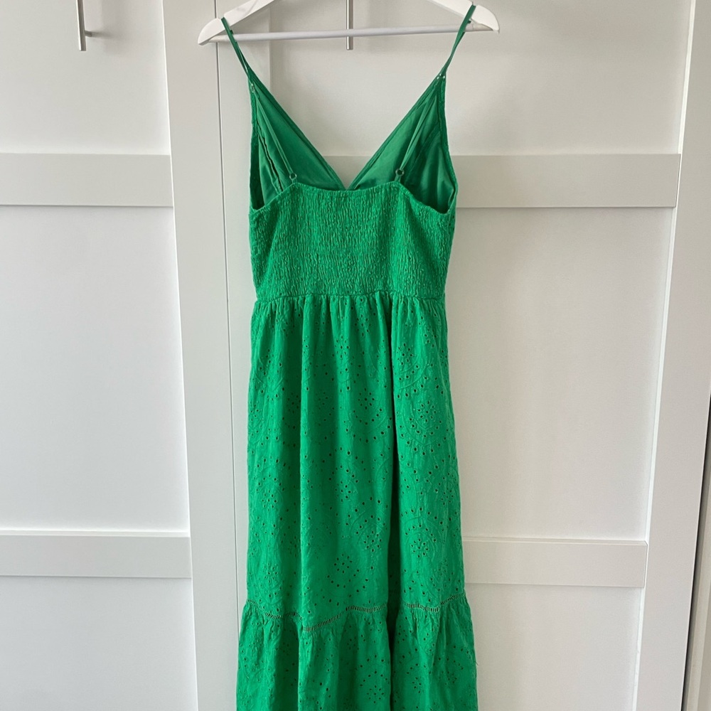 Chic Green Maxi Dress with Eyelet Detail - Picture 7 of 7